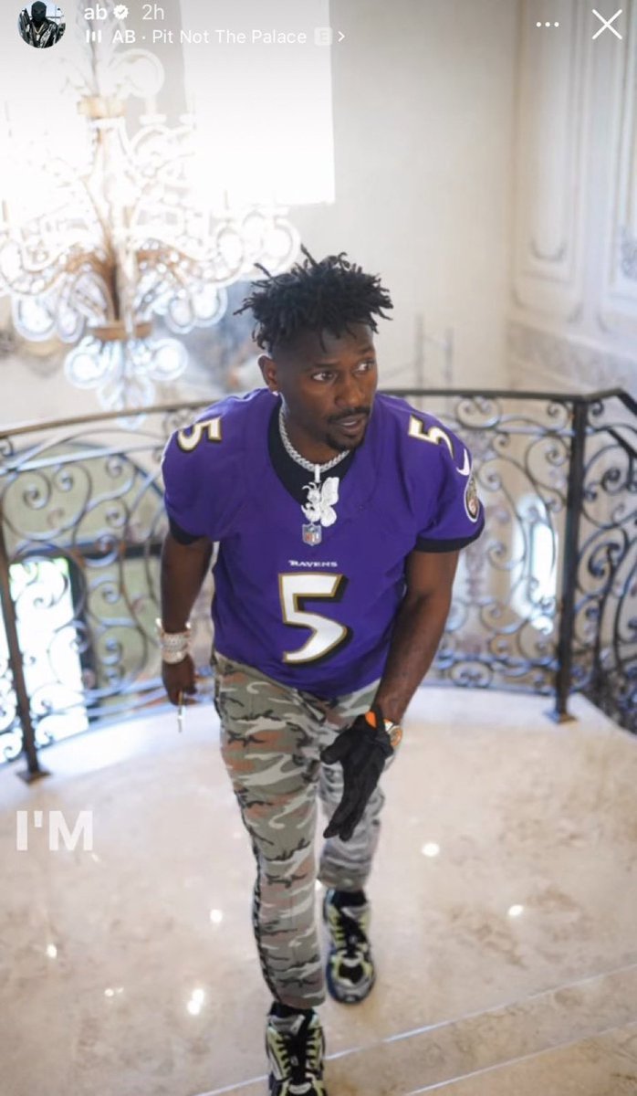 RealmRavens's tweet photo. Yes or no

Would you want Antonio Brown on the Baltimore Ravens? 👀 https://t.co/vuUtVIL1uu