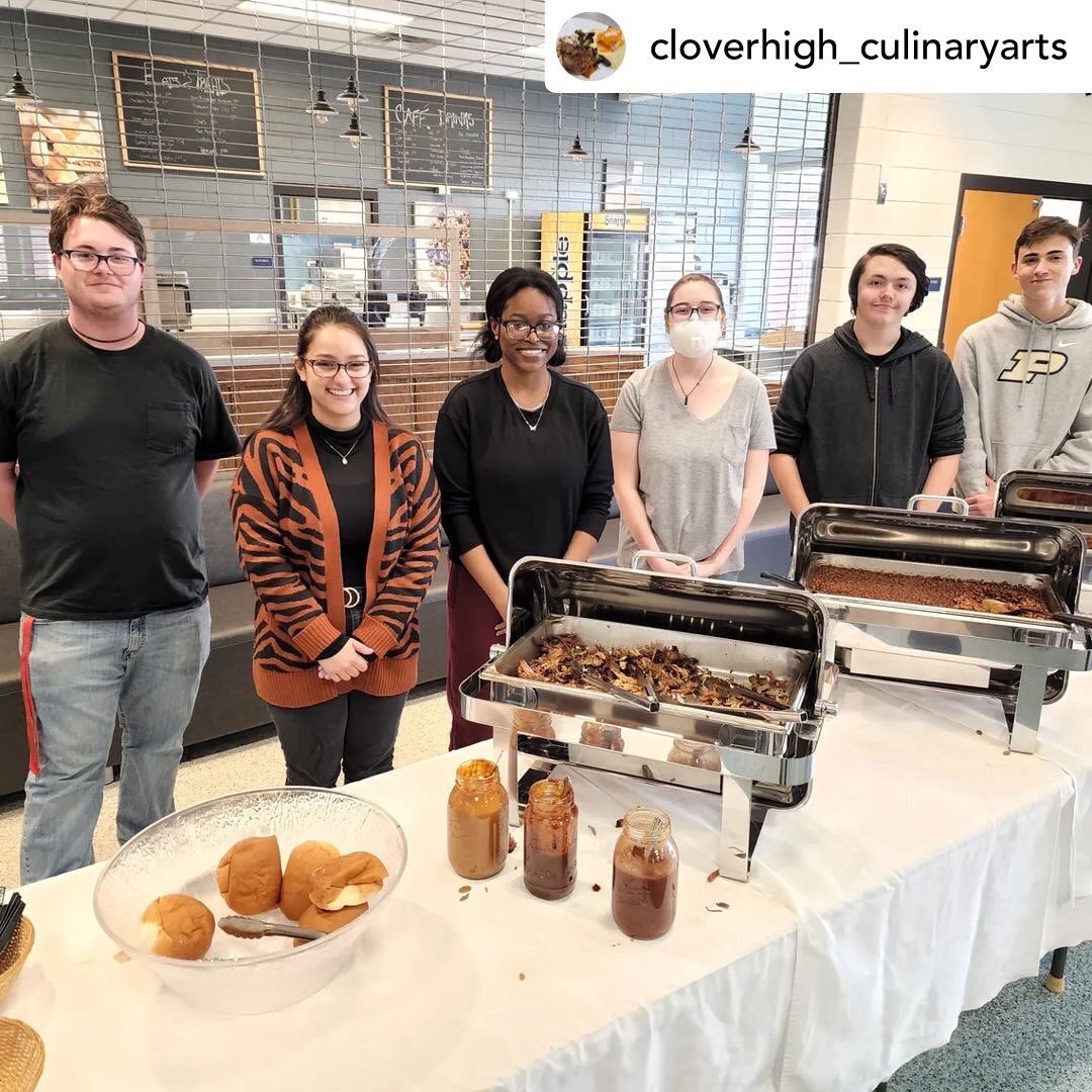 cloverhighcte's tweet photo. Thank you, Chef Michaw and @cloverhigh_culinaryarts for the scrumptious dinner tonight that you provided for CHS’s inaugural Eagle Night! Great Job! 👏🏽👏🏻👏🏿👏 #clovercte 
#blueeaglesready2work #culinaryarts #eaglenight #cteinsc #repost https://t.co/kinUfb4RWP