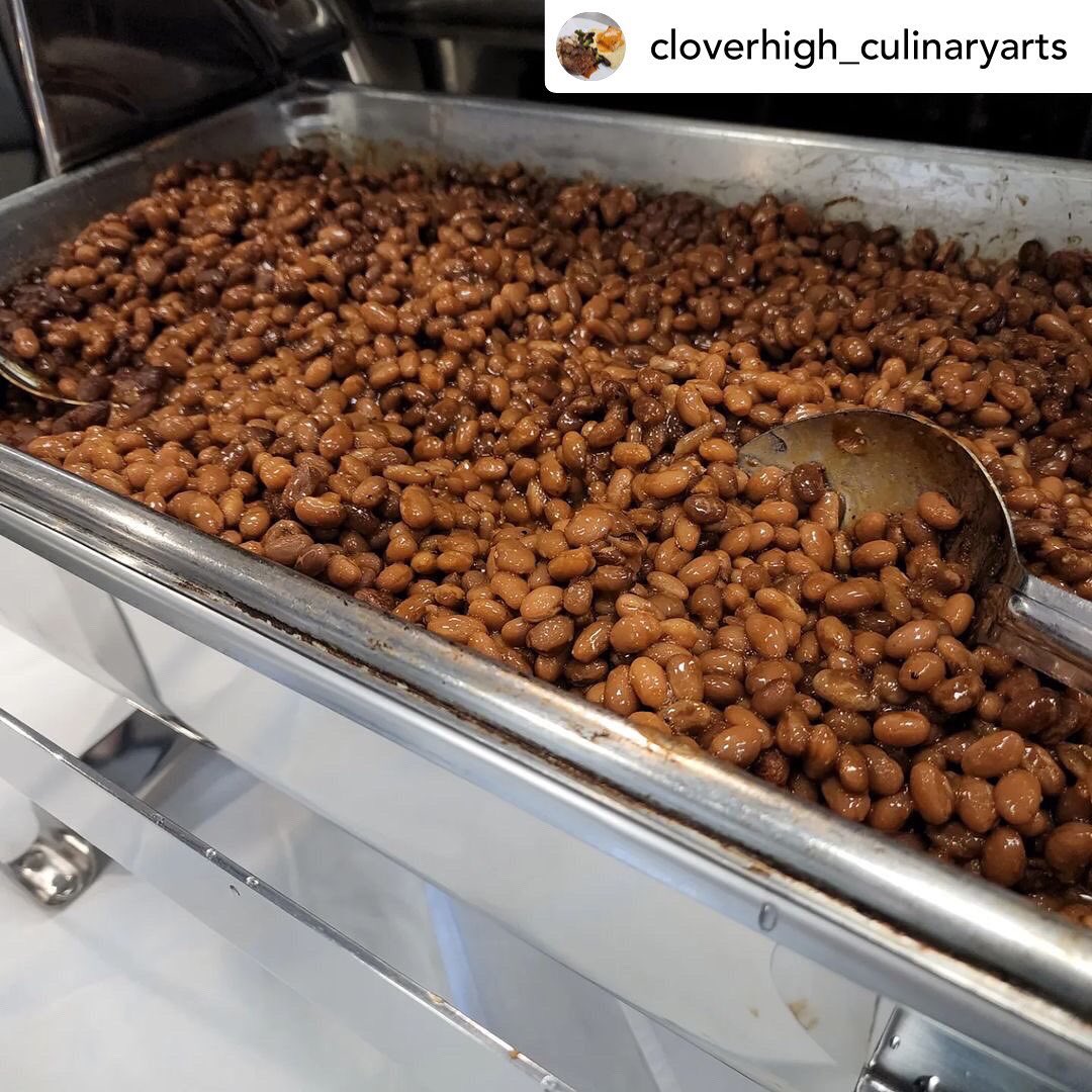 cloverhighcte's tweet photo. Thank you, Chef Michaw and @cloverhigh_culinaryarts for the scrumptious dinner tonight that you provided for CHS’s inaugural Eagle Night! Great Job! 👏🏽👏🏻👏🏿👏 #clovercte 
#blueeaglesready2work #culinaryarts #eaglenight #cteinsc #repost https://t.co/kinUfb4RWP