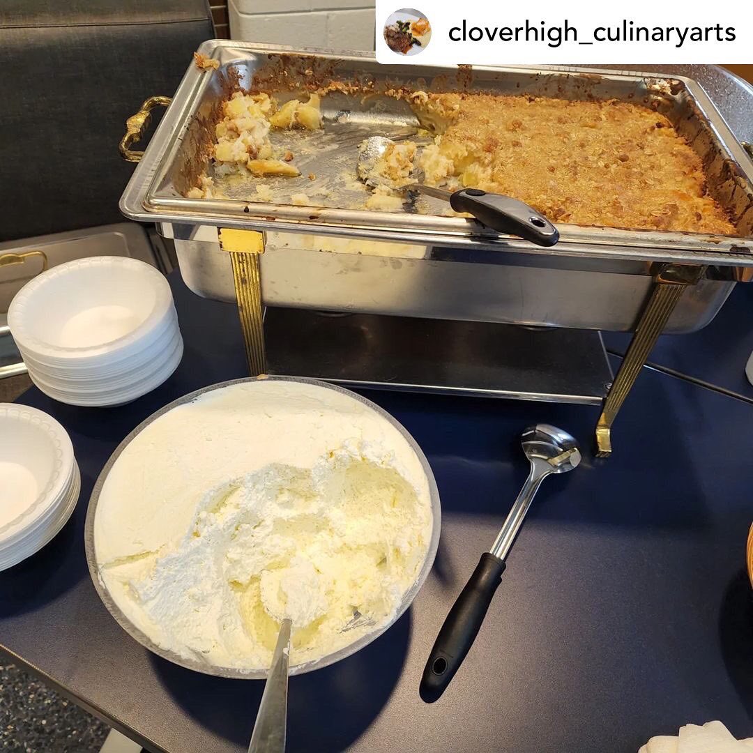 cloverhighcte's tweet photo. Thank you, Chef Michaw and @cloverhigh_culinaryarts for the scrumptious dinner tonight that you provided for CHS’s inaugural Eagle Night! Great Job! 👏🏽👏🏻👏🏿👏 #clovercte 
#blueeaglesready2work #culinaryarts #eaglenight #cteinsc #repost https://t.co/kinUfb4RWP