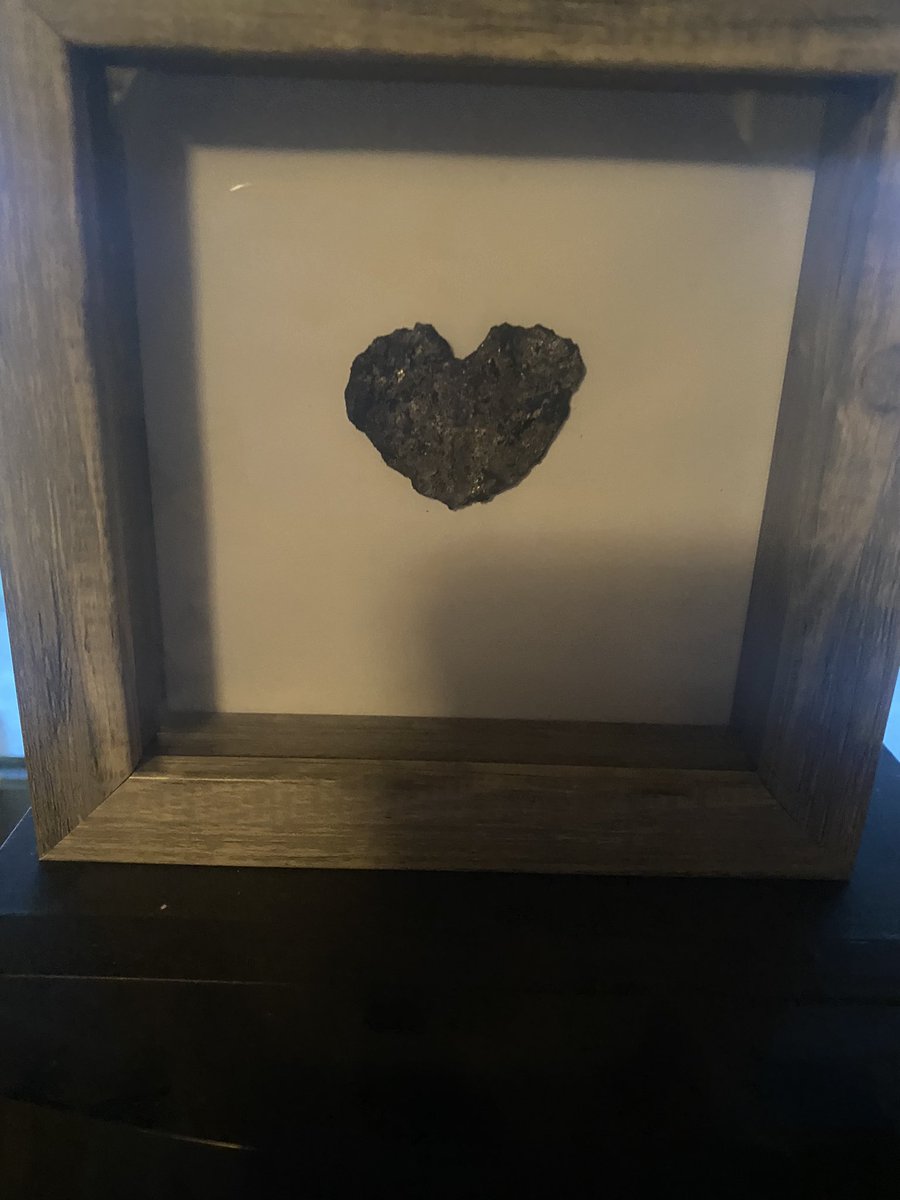 kari_memering's tweet photo. My husband is an underground coal miner. He finds pyrite aka: fools gold. One night in his break he made me a heart of gold. He gave it to me and said “you got that heart made of gold.” @leebrice #thankaminer #soul #ilikeyoursoul https://t.co/TbSrJlsnFs