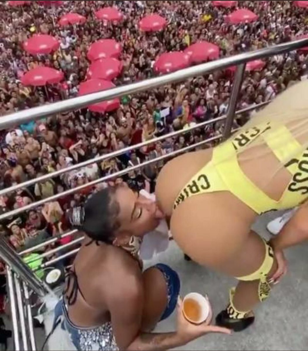 fac1369's tweet photo. Anitta lambendo o traseiro de Pablo Vittar no festival. Esses são os que gritam Fora Bolsonaro e influenciam os adolescentes a tirarem seus títulos. E são repostados pelo TSE e TRJ. https://t.co/8npDIHlWXA