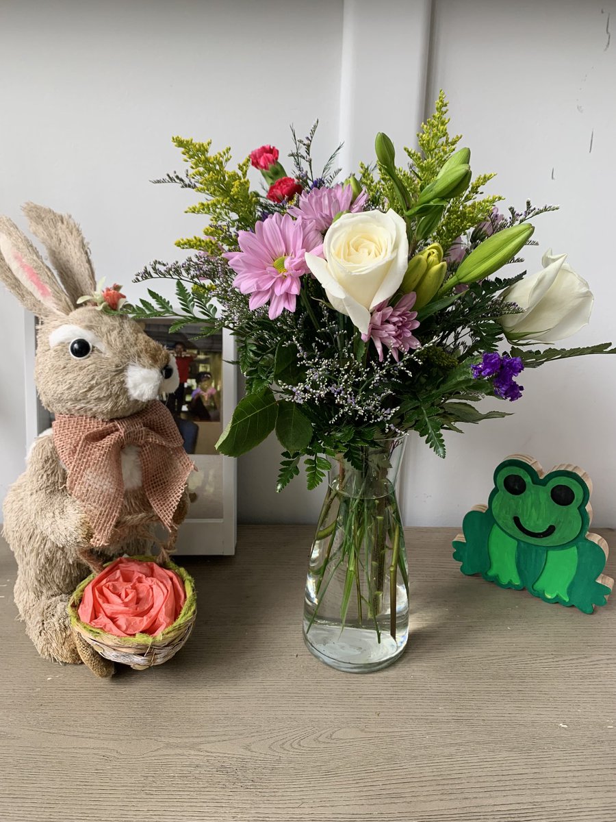 MzCeCe2gritty's tweet image. Never have I ever been giving “Just Because” flowers before! Sent these to myself with a cute uplifting note signed ~SelfLove~💐  This ABSOLUTELY made my day✨💛🥰  Take care of self and watch how self take care of you❤️ #2022Vibes