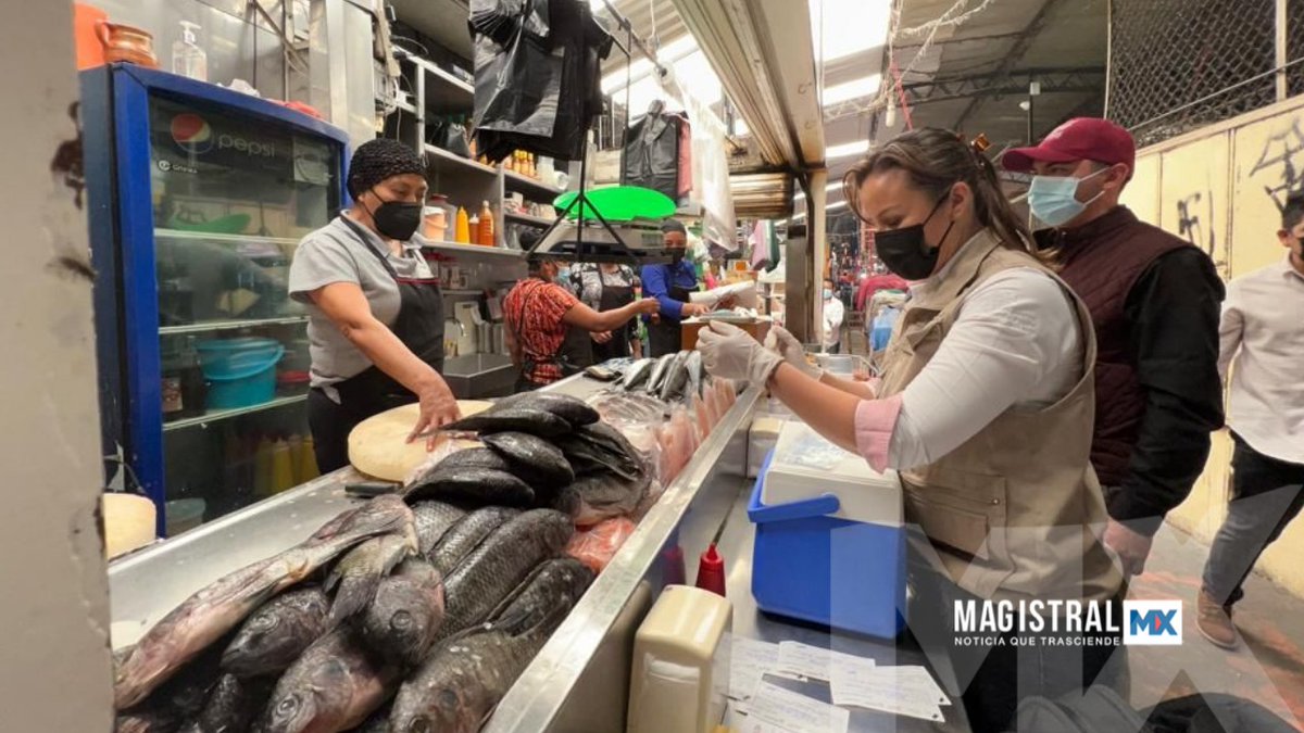 Magistral_Mx's tweet photo. Con el objetivo de evitar enfermedades gastrointestinales por el consumo de productos de mar, @AtlixcoAyto en coordinación con @SaludGobPue y #DIPRIS, vigilan y fomentan medidas sanitarias en mercados del municipio durante temporada de cuaresma.👉https://t.co/UQ0uqt0UI8👈 #Puebla https://t.co/7qzp9fR5a5