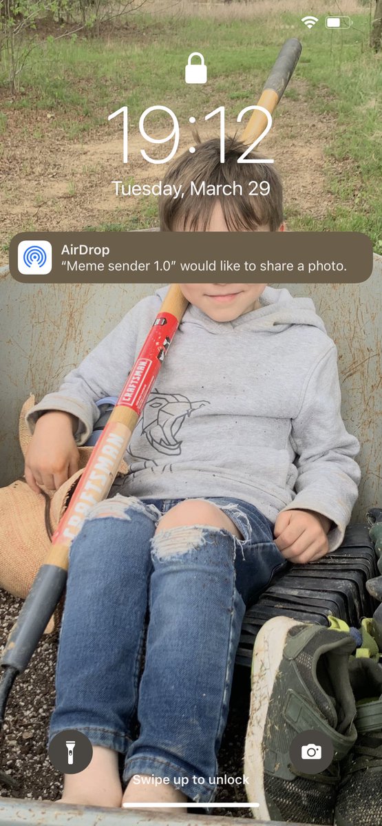 sambrownfield's tweet photo. @Delta what’s up with folks trying to airdrop?  Currently above AZ on DL763 https://t.co/Fm5rWQGLJL