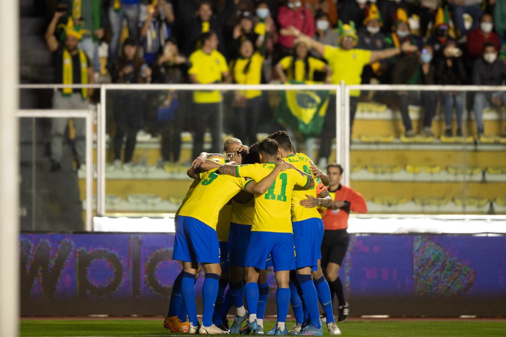 DonaLuciaHexa's tweet photo. Verdades do futebol:

O Brasil é e sempre será um dos favoritos a levar a Copa do Mundo. 
Em qualquer Copa que dispute

TEM QUE RESPEITAR! 🇧🇷 https://t.co/ROfibXe8OI
