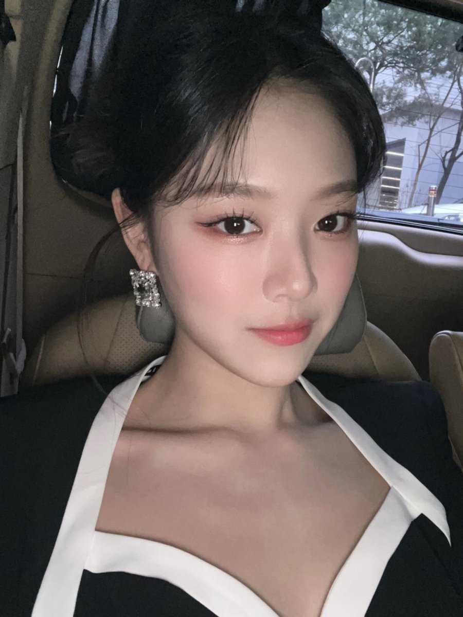 12P1CS's tweet photo. MISS HYUNJIN??!?!!!?? https://t.co/FH3yagh0j1