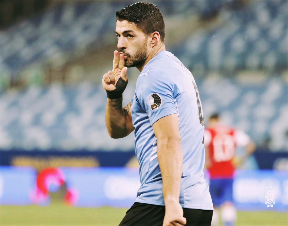 🇺🇾9️⃣ Luis Suárez con el gol que le convirtió a Chile se transformó en el máximo goleador de las Clasificatorias (29). 𝗣𝗜𝗦𝗧𝗢𝗟𝗘𝗥𝗢 🔫