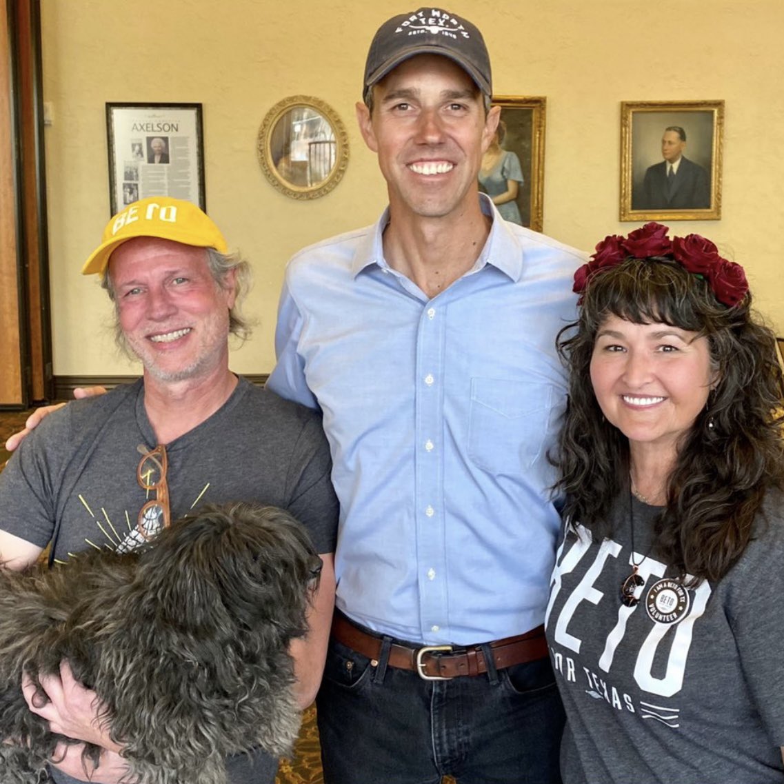 BetoMedia's tweet photo. Last glimpse of the fantastic El Paso event on Sunday.
Love this photo. Love this dog.
You don’t see the eyes,
but look for the nose.
#DogsForBeto
(photo from @lisareynaloe ) https://t.co/pVvEi6UeRt