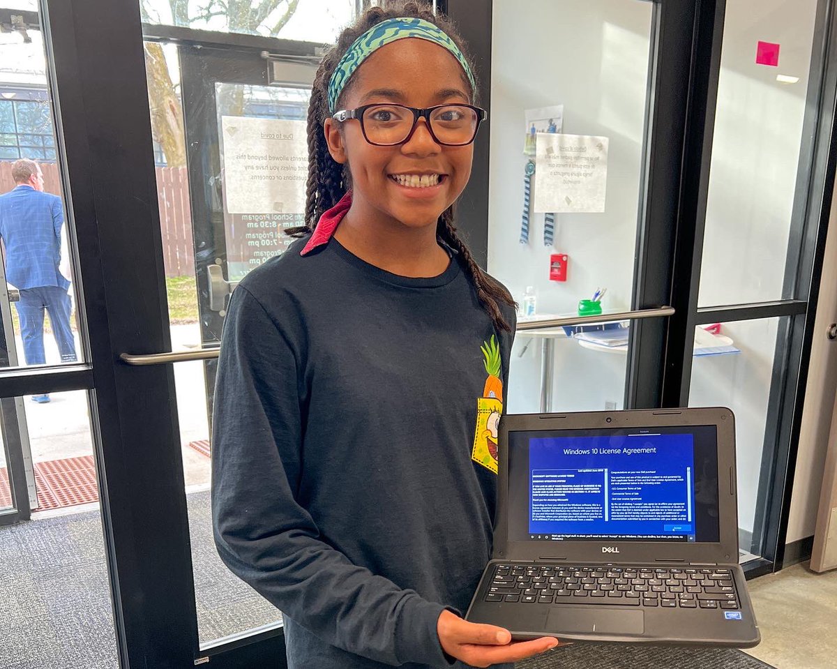 HelpKCKids's tweet photo. The Club and @comcast officially unveiled a new Lift Zone at the Olathe Unit! πΆ A lift zone is an area with free, high speed WiFi access provided by Comcast. 100 members received brand new Dell laptops courtesy of Comcast! π» #helpkckids #greatfutures #digitaldivde https://t.co/DFBL5r04WP