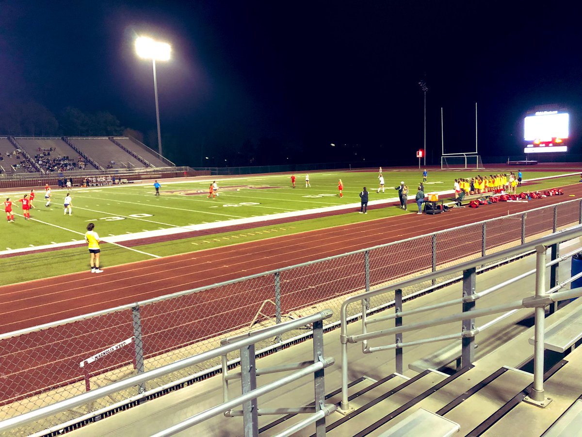 VirtuallyVargas's tweet photo. It’s a beautiful night for #playoff soccer! Great matchup between @twhsgirlsoccer and Tomball Memorial. ⚽️🥅 https://t.co/8p8yKFRCOM