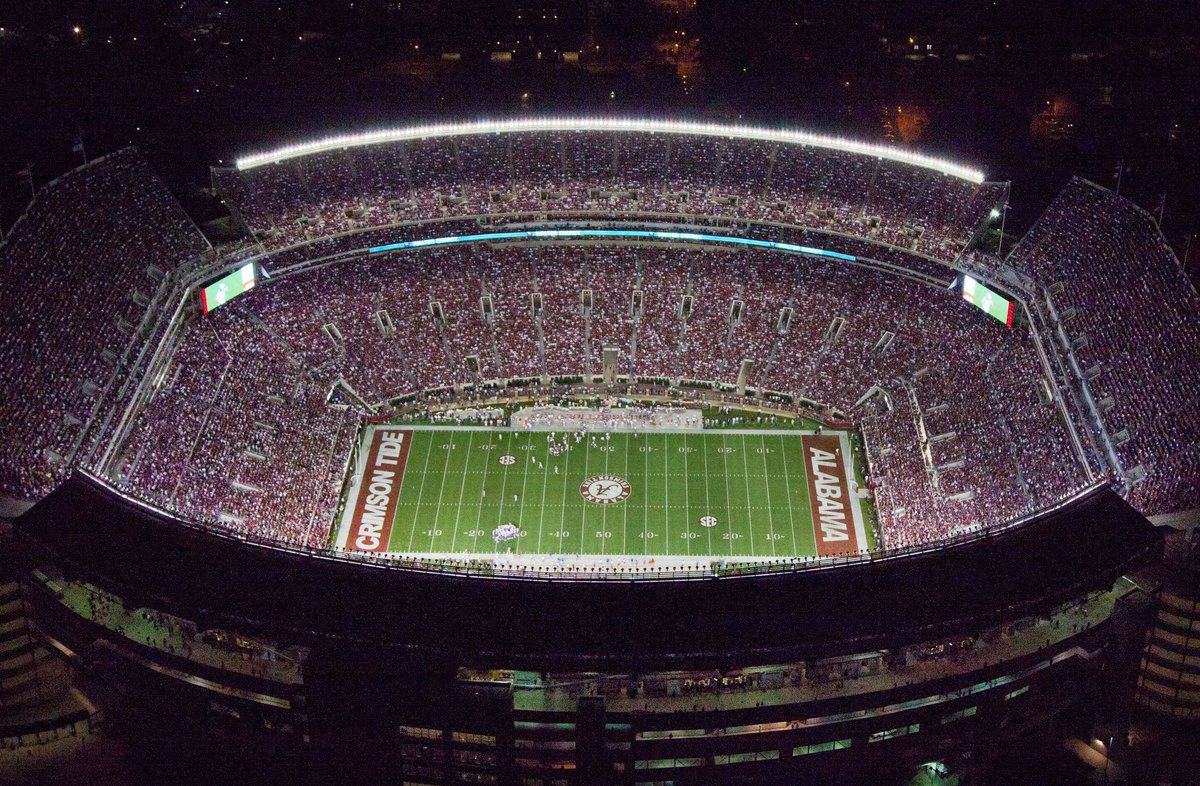 RonanHanafin's tweet photo. After a great visit and conversation with Coach Saban and Coach O’Brien I am excited to have received an offer from the University of Alabama‼️ #RollTide Thank you @CoachGolding @SP_RisingTide @CoachJoeCox @SavFrench @BAMACoachRick  @Carriganjohnsn @jacvinson_10 @Coach_Willey_FB https://t.co/327lKAovEr