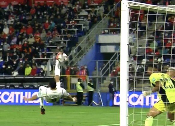 el_turukeano's tweet photo. Último gol de Cavani en eliminatorias/Último gol de Suárez en eliminatorias https://t.co/ZxtAt83kL6