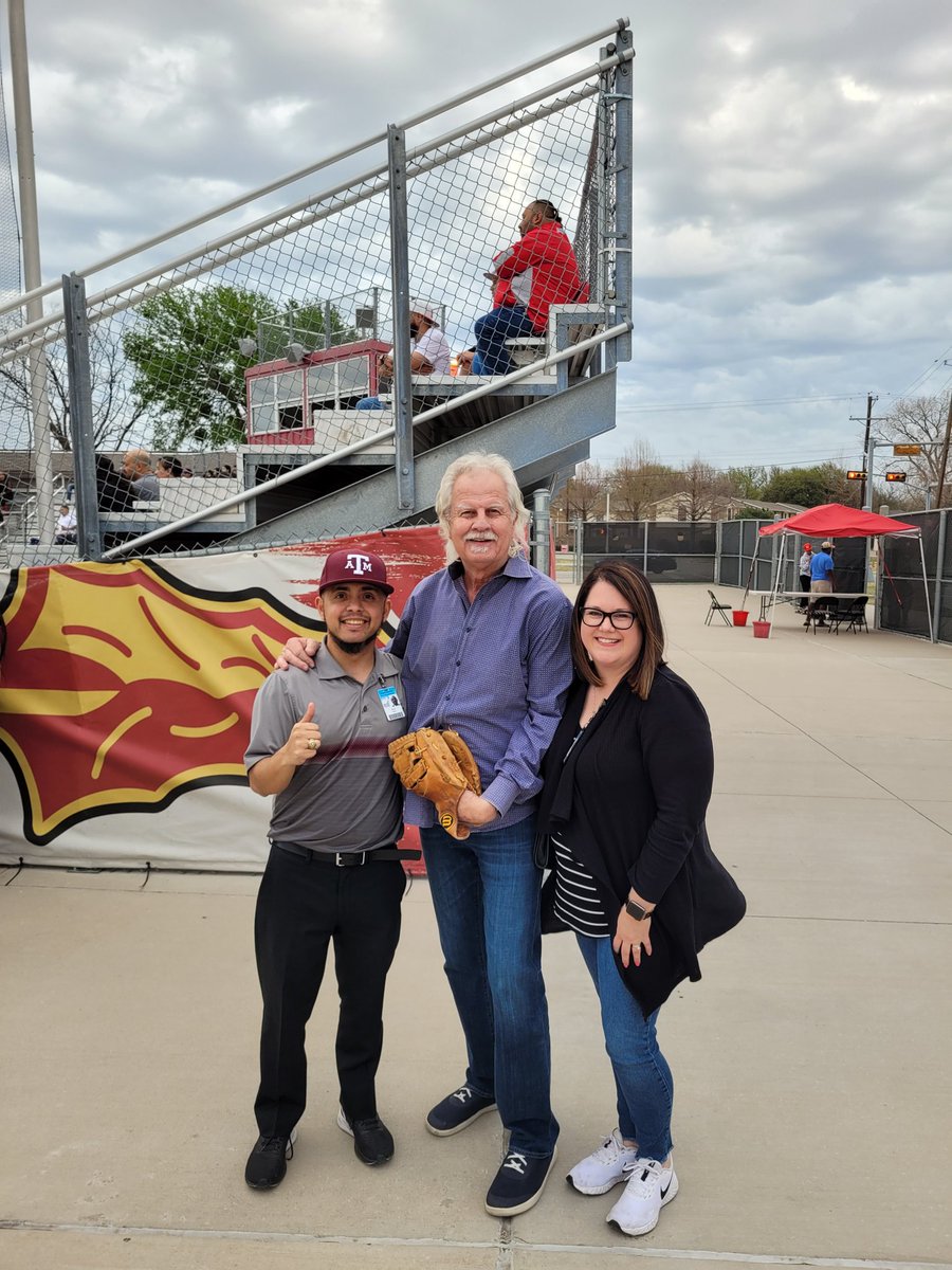 BryanFParra13's tweet photo. Want to thank @MayorJensen2022 for coming out and throwing the ceremonial first pitch for the SGP v. GP baseball game! #RivalyWeek #WeAreGPISD #WeAreGrandPrairie
@SGPBaseball @GPHSBaseball @grandprairieisd @gp_tx https://t.co/zG6XrAxWMA