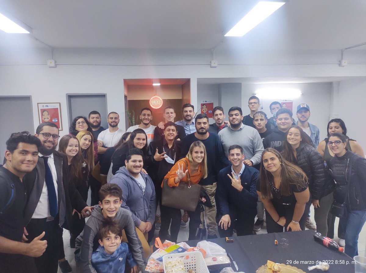 JRxARGENTINA's tweet photo. Encuentro @JRxARGENTINA Comuna 14 y 15, junto a @FranLoupias, Secre. Gral @jradicalcaba.
De la reunión participaron @calderonevale @LuquitasMola @AldiCrucitta @adrian_crespi @antodeluka93 @Maxkolaczyk y los amigos de la JR CBA Santi Vieyra y
Agus Arecco.
Vamos por más UCR 💪🇲🇨 https://t.co/ntMyYiPduV