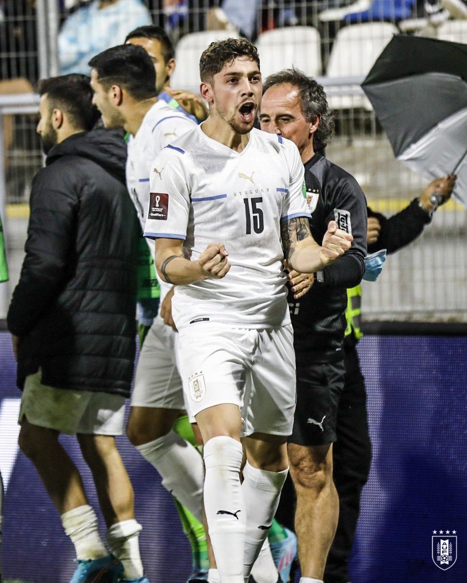 Uruguay's tweet photo. 🦅 𝗦𝗶 𝘁𝗲 𝗾𝘂𝗲𝗱𝗮, 𝘃𝗼𝘀 𝗽𝗲𝗴𝗮𝗹𝗲…

#ElEquipoQueNosUne https://t.co/JrrTyBbIDK