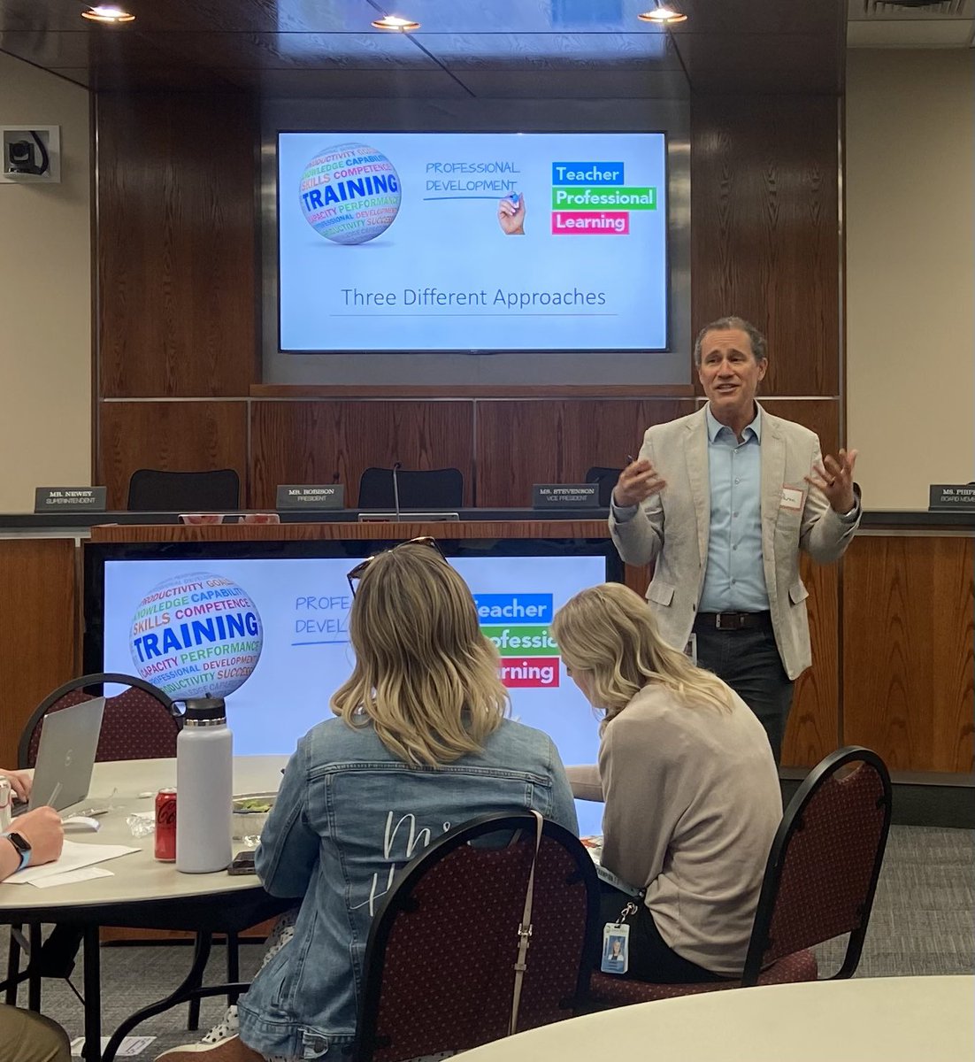 teachindavis's tweet photo. “Professional learning shouldn’t be about filling teachers’ heads with information!” Our Teacher Leader Fellows discuss the realities of professional learning w/ @HSG_UT Fellows &amp; Daron Kennett. #TeachInDavis #uted @DavisSchools https://t.co/IieUhXJuSX