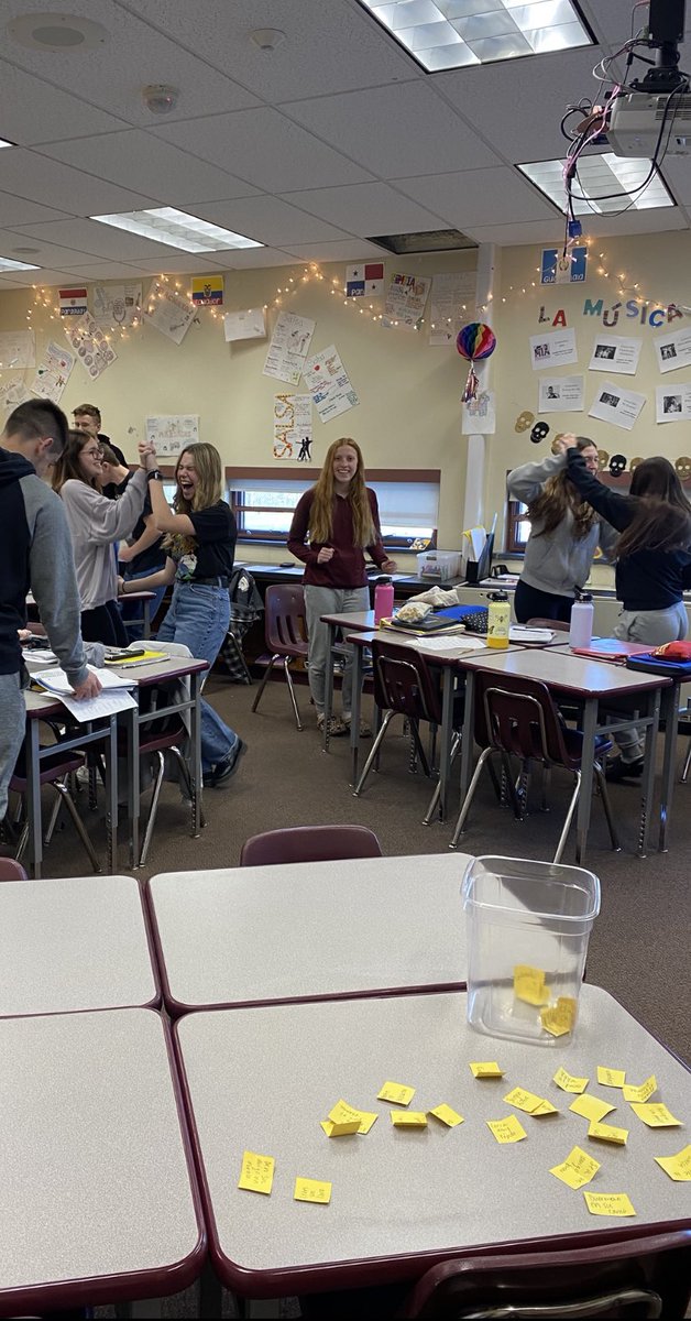 Haley_McL9's tweet photo. Spanish 3 today - silent discussion activity to work on answering questions with commands & agreeing/disagreeing. Then, we acted out commands written by the students. You can see “bailen la salsa” in action 😉 #GetUpAndLearn https://t.co/4gkDjecyEw