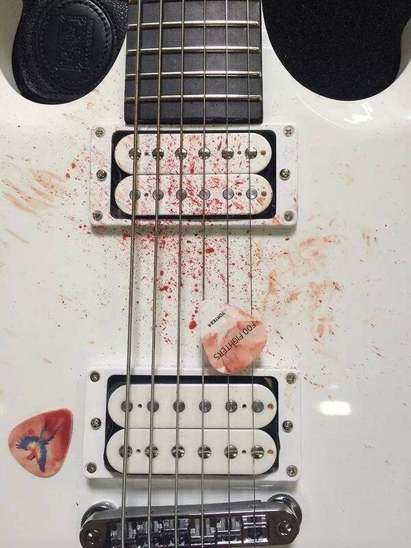 crockpics's tweet photo. Dave Grohl’s guitar after practice. https://t.co/gPoSi7Oy5E