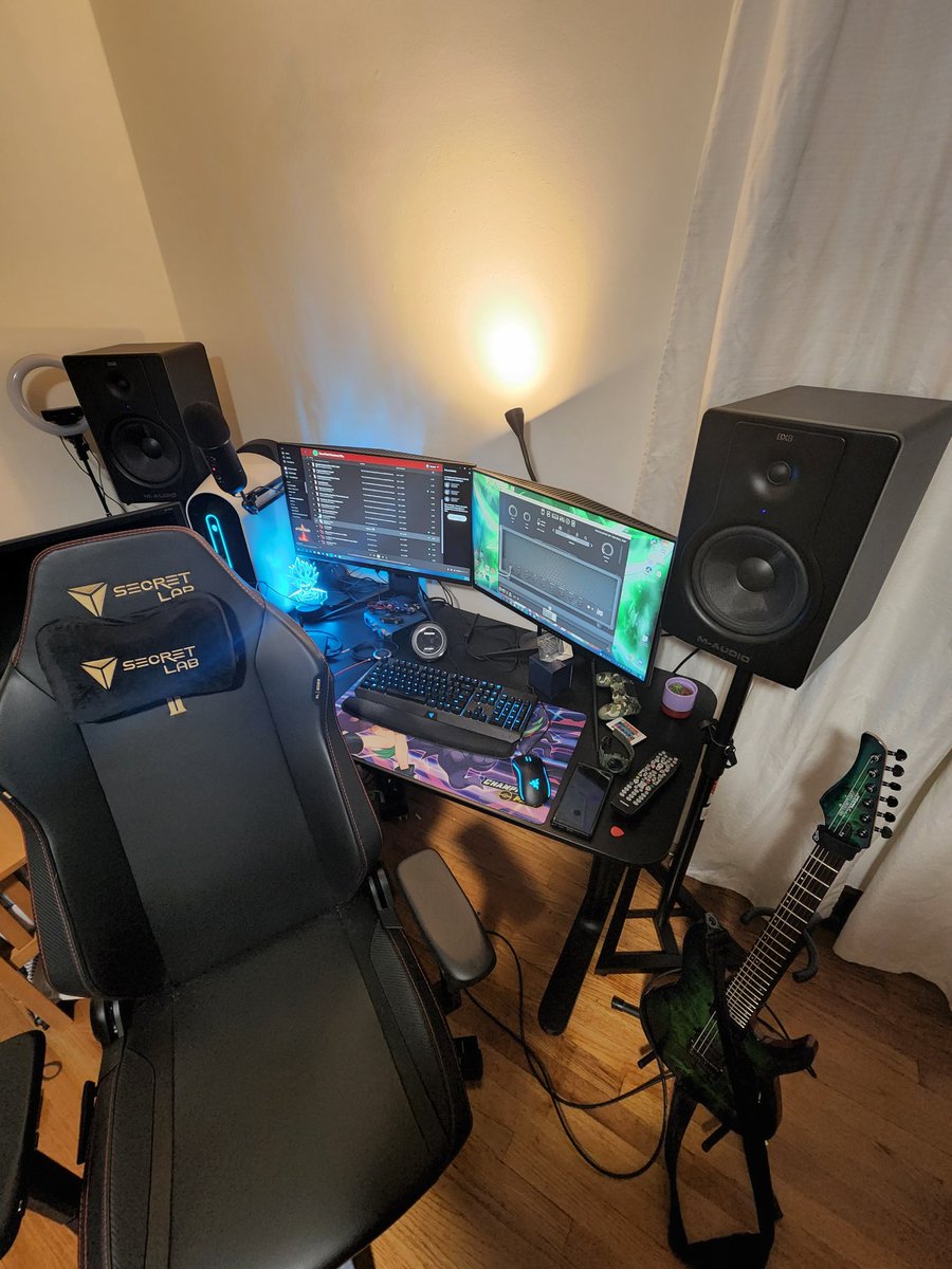 gamesandgigs's tweet photo. Thought I'd let yall know I'm the proud owner of a #secretlab chair, what a difference from my old gaming chair 🤙 https://t.co/1oaMvtdhuf