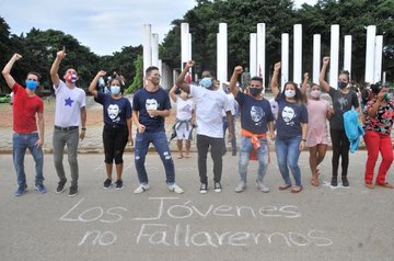 dellylien1's tweet photo. Con los jóvenes de mi @universidad_uci #VamosConTodo aportando al desarrollo de #Cuba fundando futuro, fieles a la máxima martiana "Con todos y para el bien de todos" y al legado de #FidelPorSiempre de convertir reveses en victorias 
#CubaViveYTrabaja @DiazCanelB @PresidenciaCuba https://t.co/SFJx3h33Je