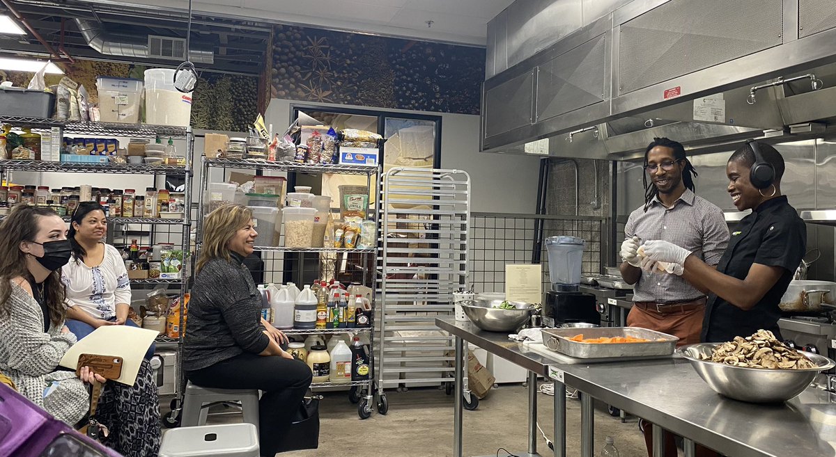 Health4Americas's tweet photo. Learning some healthy recipes with Chef Stacy Dougan from @simplypurelv! Love to see the community in #LasVegas celebrating #nutritionmonth with @dhhsnevada at @LVVeganCulinary. Let’s keep all our families and communities #healthy @ConsulMexLvn @reachlvorg @AllofUsResearch https://t.co/Nww1uvtJgH