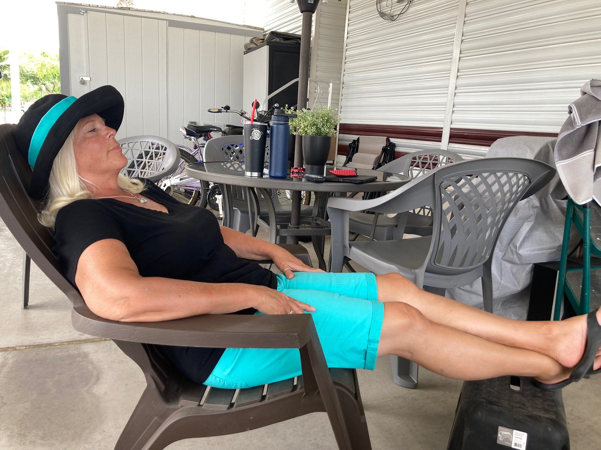 58ManOfSteel's tweet photo. #Arizona #retirement #fantasticweather #pickleball my gorgeous wife doing some home tasks, watching Connors golf and playing pickleball, life is guuud, love you hottie. https://t.co/6FaJgaVpsU