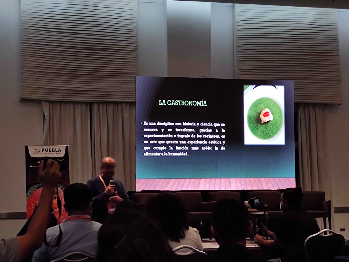 HInventiva's tweet photo. "La gastronomía: es una disciplina con historia y ciencia que se renueva y se transforma" - Juan Ramón Álvarez Cuspinera #WorldMeetingsForum #WMFPuebla #IBeliveInPuebla #WMFORUM
#PUEBLAABRETUSSENTIDOS
#PUEBLAELPATRIMONIODEMEXICO https://t.co/CaCFMLy8RL