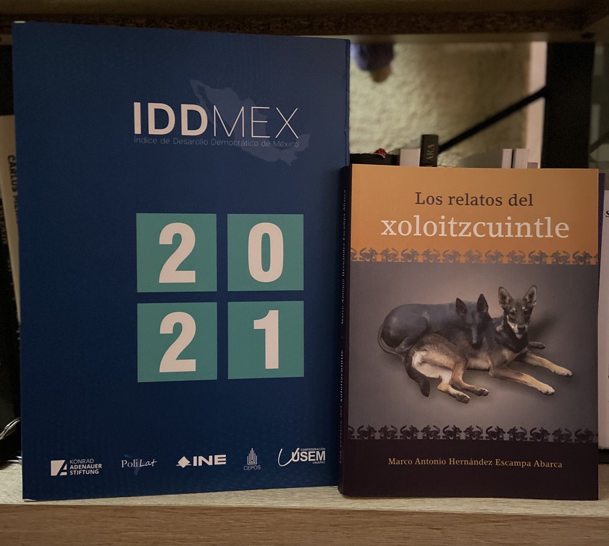 ScriptuSEditora's tweet photo. Meses de silencio por diversas circunstancias, pero la principal es porque nos hemos mantenido trabajando. Aquí les compartimos dos de los más recientes proyectos que hemos tenido la satisfacción de editar e imprimir: 🧵
#ponuncorrectorentuvida #libros #Editorial https://t.co/sGLGcJkMkf