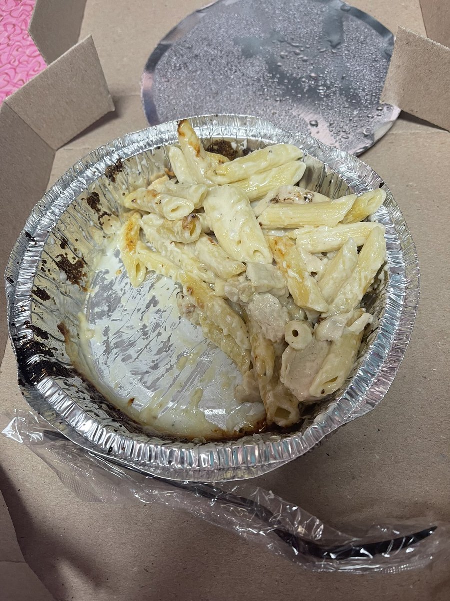 kasie___'s tweet photo. Just opened my @dominos Chicken Alfredo.. haven’t even took a bite &amp; it’s already halfway gone. 😭 Doesn’t that mean it should be half priced too then? https://t.co/eMWFXYwxon