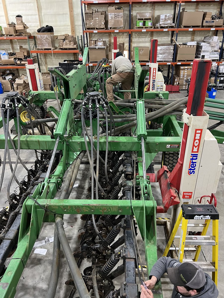 travismesser81's tweet photo. #Plant22 has started in SW #ND but never too late to add 10% to your #wheat yields with @PrecisionPlant #SeederForce along with all New BXM blockage system! @PlainsGrain #OneChance https://t.co/ZYs0hxnTCo