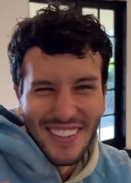 Natt_cb_'s tweet image. Una oruguita soy yo, la otra oruguita eres tú y sigo girando buscando tú luz...

#Básicamente te adoroooo fuerteeee!! 🐛🐛🐛 💙✨
#dharma