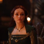 ハウスオブザドラゴン公開画像｜七王国一の美女アリセント・ハイタワー/Alicent Hightower役女優オリヴィア・クック/Olivia Cooke。