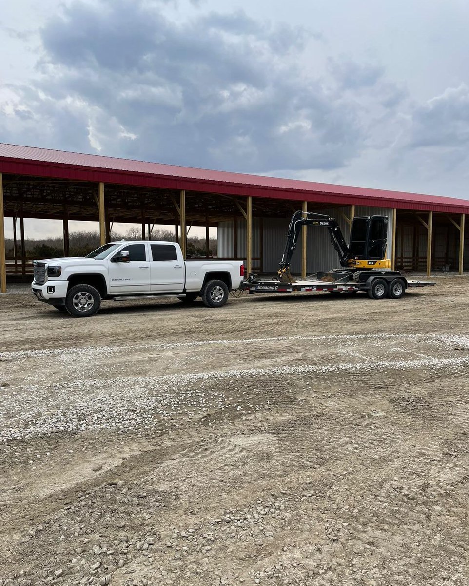 DCtrailers's tweet photo. The HDT can't be beat! π₯ This low profile tilt bed trailer, courtesy of Mast Builders πΈ is the ultimate equipment hauler, with no ramps to lift, loading heavy equipment is a breeze. π #HDT #TiltBed #EquipmentTrailer #DiamondC https://t.co/l9AX9IofdO