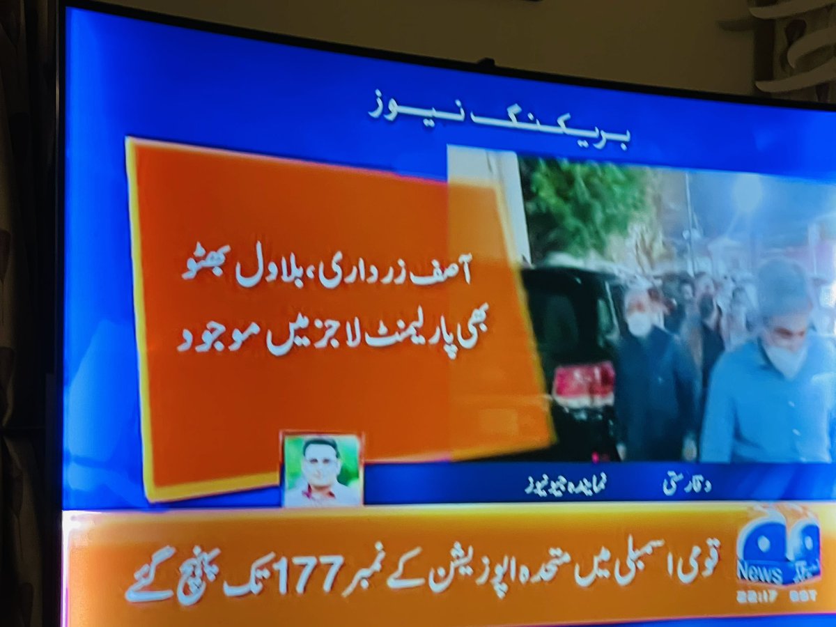 ShamaJunejo's tweet photo. میرے پروفیسر نے ۲۰۱۲ میں کہا تھا کہ ایک سو سال بعد جب ہم سب مر چُکے ہونگے تو برطانیہ کی یونیورسٹیز میں زرداری کی سیاست پر ماڈیولز پڑھائے جائینگے۔ 
یہ ساری گیم ایک اکیلے زرداری نے کھیلی اور سب دیکھ رہے ہیں کہ کیسے کھیلی۔

#مُک_گیا_تیرا_شو_نیازی https://t.co/SHS2AHq7Wj