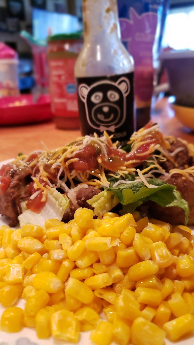 BoushellActor's tweet photo. Sweet corn ✔
Citrus Carnitas ✔
Shredded Colby Jack Cheese ✔
Fresh Romain Lettuce ✔
Chunky Salsa ✔
@OsoSauce #GarlicSerrano ✔
#Flavorseeker #Approved ✔
Cute bear licking its lips trying to get a bite ✔

It's #WhatsForDinner https://t.co/wAVcVu3oes