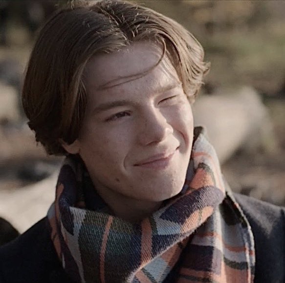 royalsxworld's tweet photo. i was thinking and wilhelm is always happy when he is wearing his precious scarf but he doesn’t have it anymore so in conclusion he will never be happy again https://t.co/Yc8Q4mmTmM