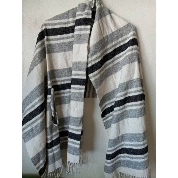 So good I had to share! Check out all the items I'm loving on @Poshmarkapp #poshmark #fashion #style<a href="/tag/fashion"class="tags"><span>#fashion</span></a><a href="/tag/shopmycloset"class="tags"><span>#shopmycloset</span></a><a href="/tag/style"class="tags"><span>#style</span></a><a href="/tag/jcrew"class="tags"><span>#jcrew</span></a><a href="/tag/poshmark"class="tags"><span>#poshmark</span></a>