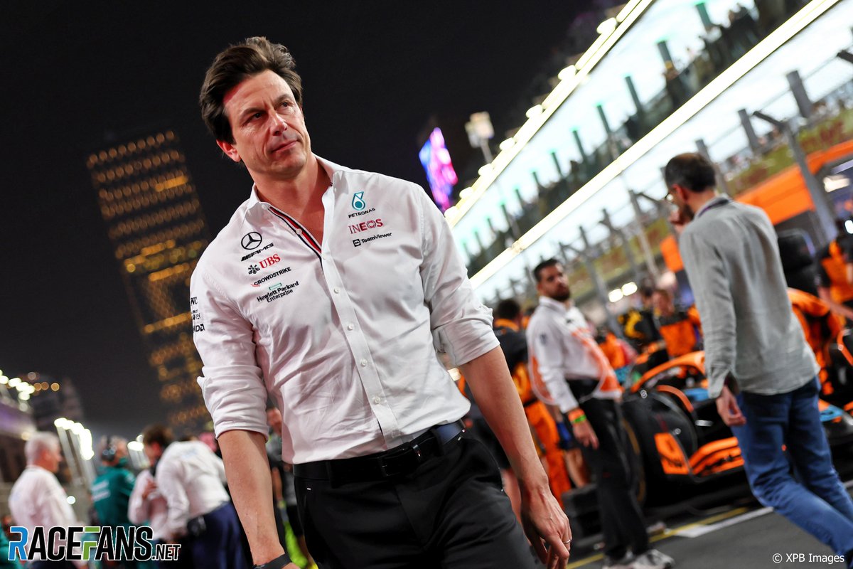 racefansdotnet's tweet photo. The official timetable for the first ever #MiamiGP reveals there will be both a drivers' parade and, in a first, a team principals' parade before the race begins.

#F1 https://t.co/UUgCUZ49NB