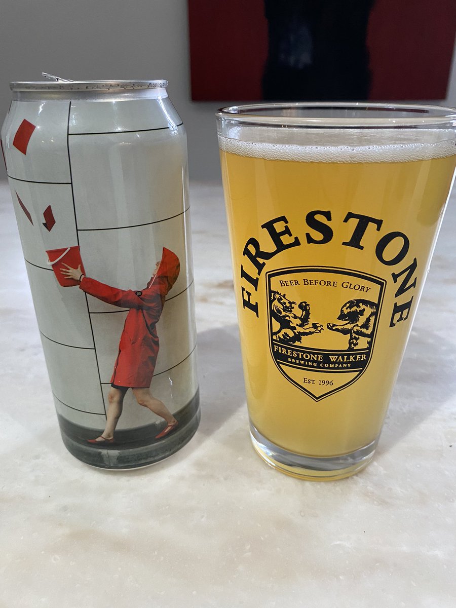 SJ2MTL's tweet photo. I’m not typically a fan of sour beers but this @CollectiveBrew Dry Hopped Sour is fantastic and the can art is great too. #SpringBeer https://t.co/sogtDoEcGZ