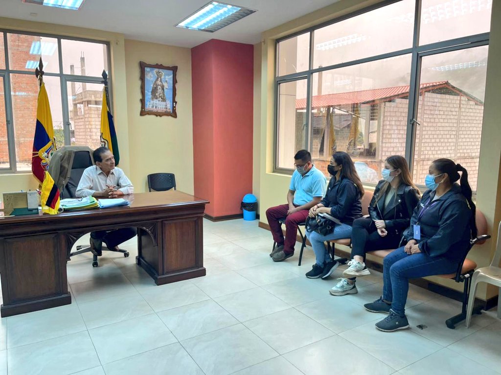 SDH_Zona7's tweet photo. #AccionesSDH | En #Palanda, nos reunimos con Segundo Mejia, Alcalde de @GadPalanda, para coordinar la atención integral a sobrevivientes de todo tipo de violencias.
#JuntosCumplimos🦋

@BernardaOM https://t.co/TMlPuoTGCs