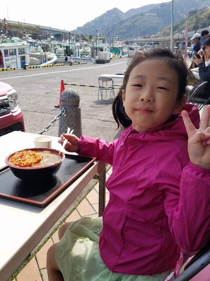 Yinji_Li's tweet photo. Four years ago today(4年前 #由比 #浜のかきあげや). Lunch at hamano kakiageya, a fishing port side #seafood #cafeteria run by the #Yui #fisheries #cooperative. The sunshine was good, the warm sea breeze was good, and the #sakurashrimp was good. #FishAsFood #SSF #shortvaluechain https://t.co/3tl8adxcfN