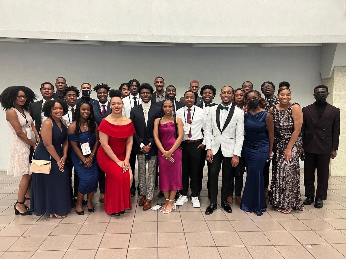 HowardNSBE's tweet photo. Last week we set off to Anaheim, California for #NSBE48 and came back having experiences we’ll never forget. From getting interviews at the career fair to meeting various NSBE chapters on the beach, we had an amazing time. Thank you for following us along the way!🤞🏾💛 https://t.co/ojMNHQDbQn