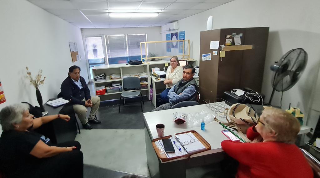 SindicatoDSalud's tweet photo. #MunicipalesSSP 
@Reartechristia2 a cargo del Departamento de Asuntos Municipales del @SindicatoDSalud visitó la Filial de #TresArroyos para reunirse con Congresales de la region y coordinar diferentes actividades de l Filial. https://t.co/3Kj4UzscOg