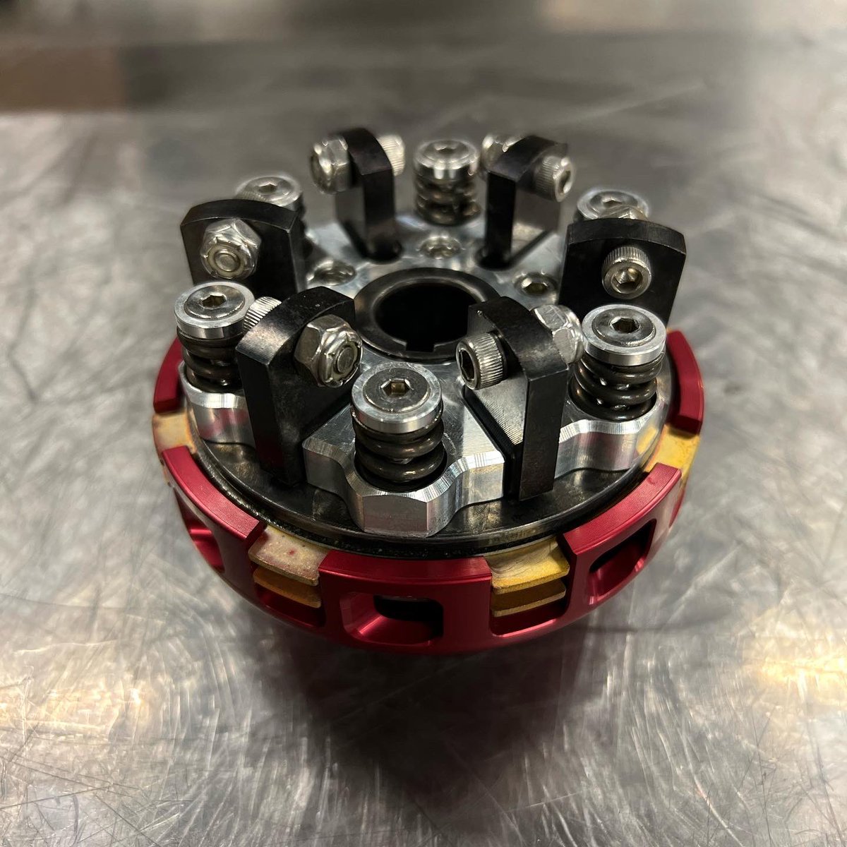 ckikarting's tweet photo. Fixed one up today from being burnt up pretty badly in a parade.. All ready and rebuilt to go win now.
#competitionkartinginc
#competitionclutches https://t.co/0wapwUG4jb