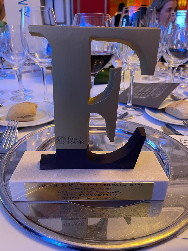 Los #PremiosExpansionAllfunds reconocen un año más la capacidad de gestión de <a href="/ibercaja/">Ibercaja</a>:

🏅 #IbercajaPensión, premio en la categoría de Renta Variable Global para el Plan de Pensiones Ibercaja Bolsa USA

🏅 #IbercajaGestión, premio a la mejor Gestora de Renta Fija

<a href="/expansioncom/">expansioncom</a>