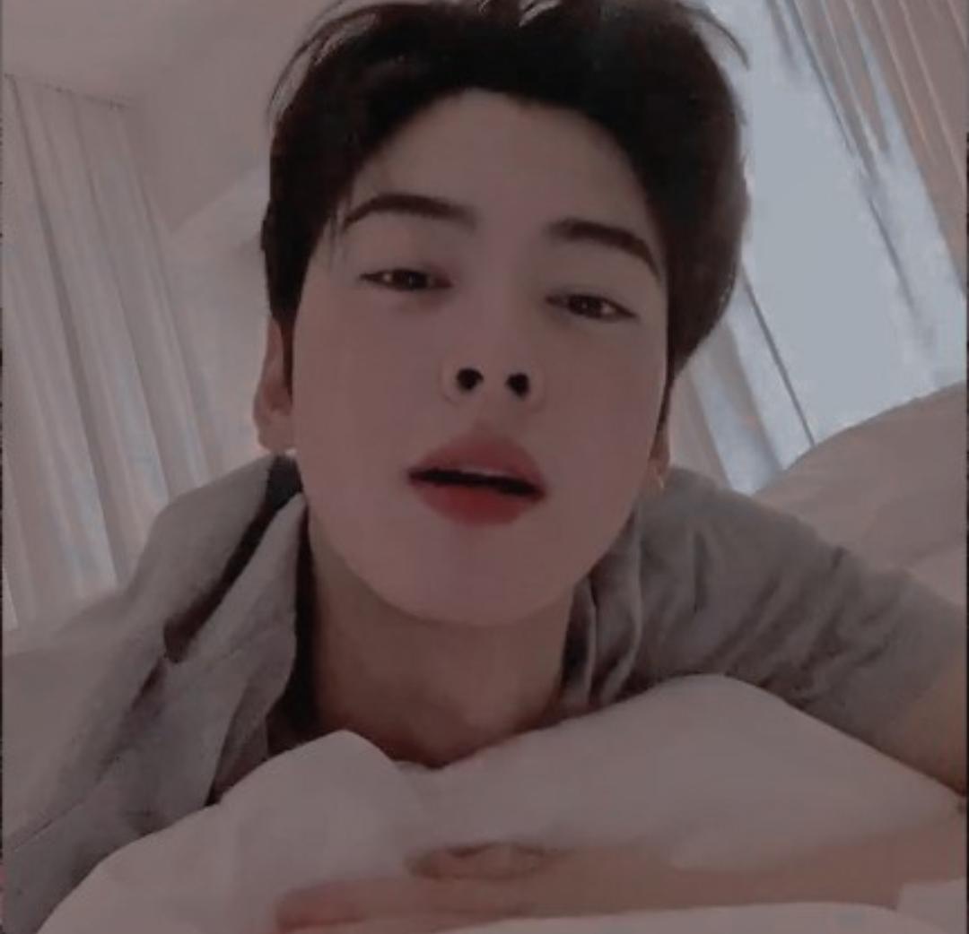 deeplittlething's tweet photo. Happy birthday to the person who knows how to make you fall in love while acting and singing.
I'm really happy you were born 🎉💐🎂

@offclASTRO #HAPPYEUNWOODAY https://t.co/teAHyxHRtn
