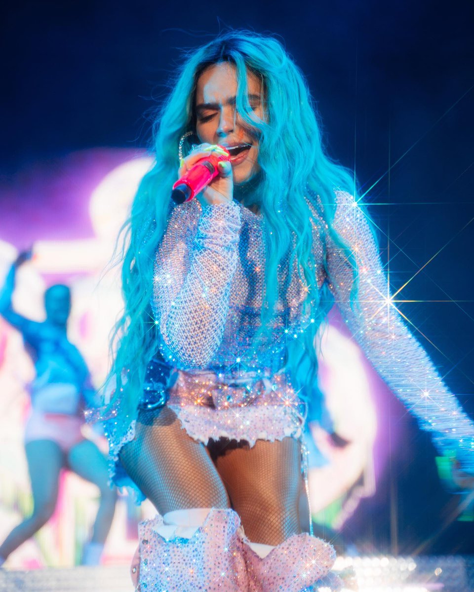 KGBESTIES's tweet photo. abro hilo de las mejores fotos de karol g en sus conciertos.🦋 https://t.co/LnU1TZ7B5m