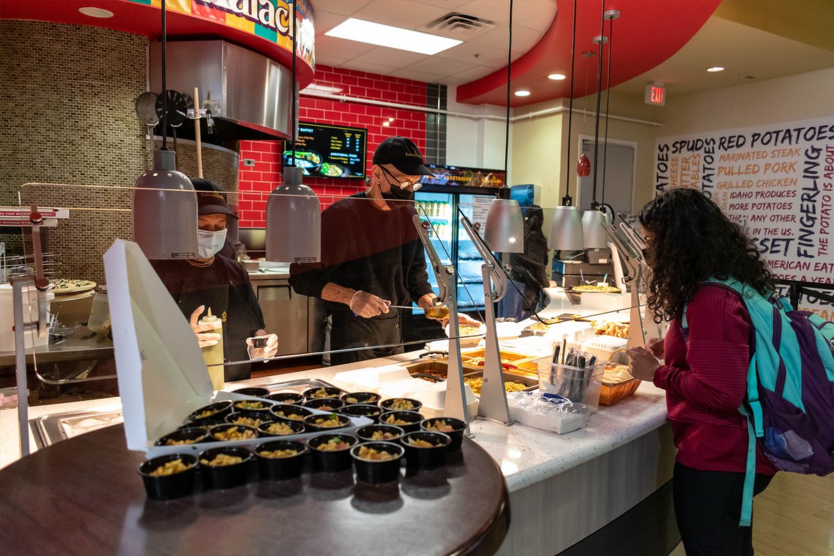 UTDAuxiliarySvs's tweet photo. Kalachandji’s has officially opened in the Student Union food court!
Enjoy vegan and vegetarian bowls, pizzas, and samosas at their all new pop up storefront.
#utdallas #utdallasdining #utddining https://t.co/EE4WiEPE6M