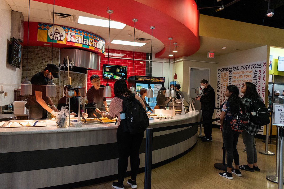 UTDAuxiliarySvs's tweet photo. Kalachandji’s has officially opened in the Student Union food court!
Enjoy vegan and vegetarian bowls, pizzas, and samosas at their all new pop up storefront.
#utdallas #utdallasdining #utddining https://t.co/EE4WiEPE6M